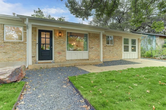 property entrance featuring a yard