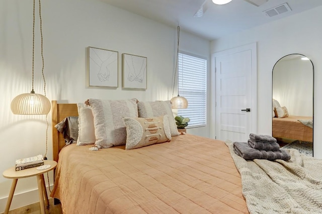 bedroom with ceiling fan