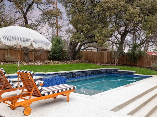 view of swimming pool with a jacuzzi and a lawn