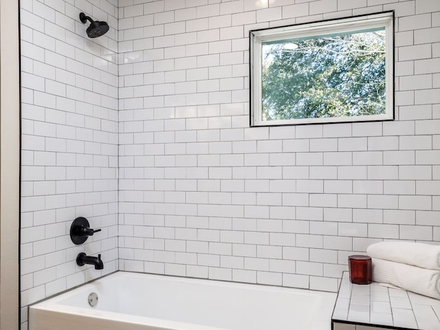 bathroom featuring tiled shower / bath combo