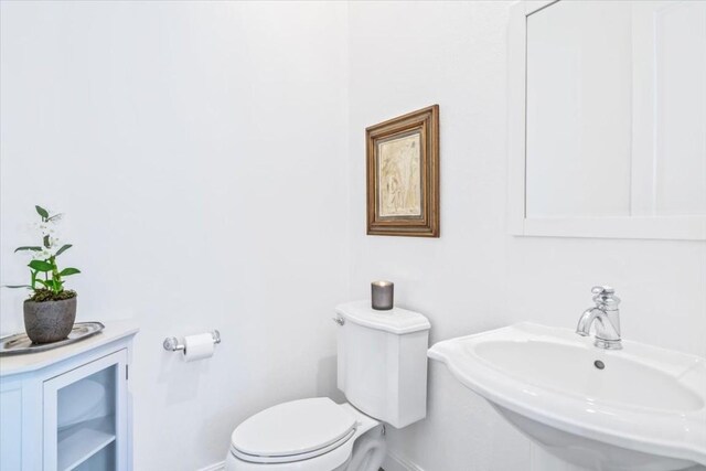 bathroom featuring sink and toilet