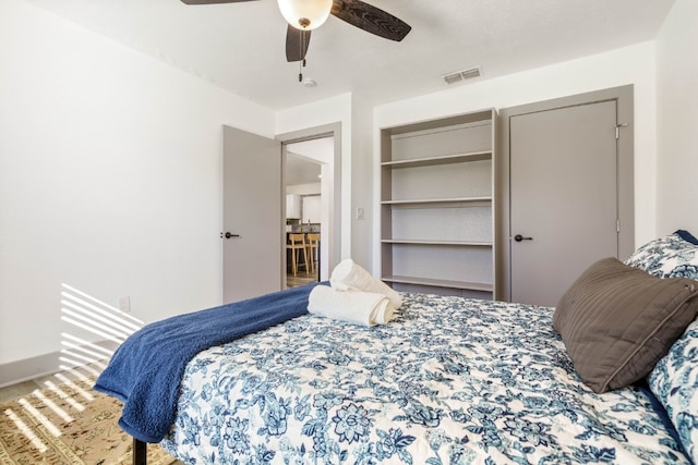 bedroom with ceiling fan