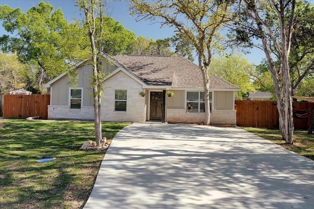 ranch-style house with a front yard