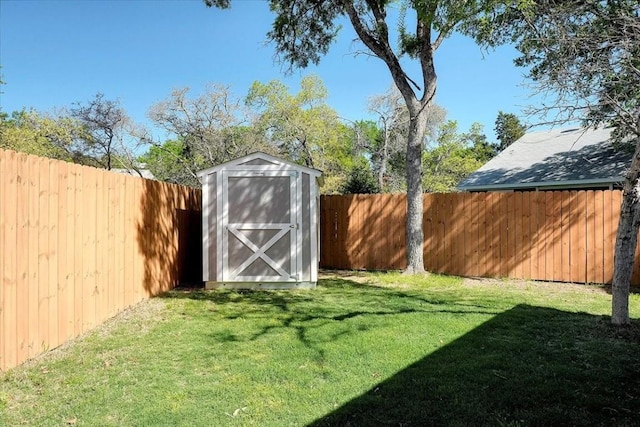 view of yard with a shed