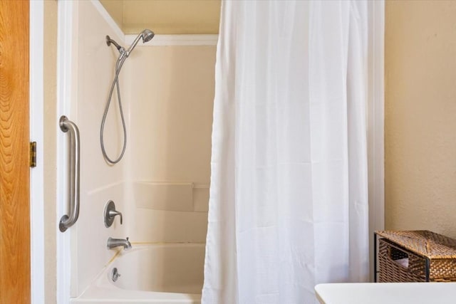 bathroom with shower / tub combo