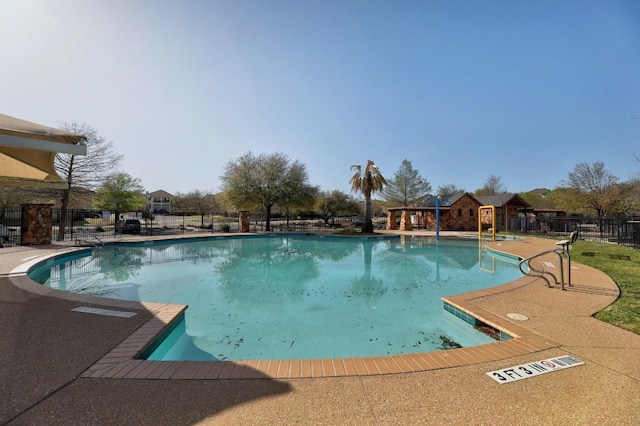 view of swimming pool