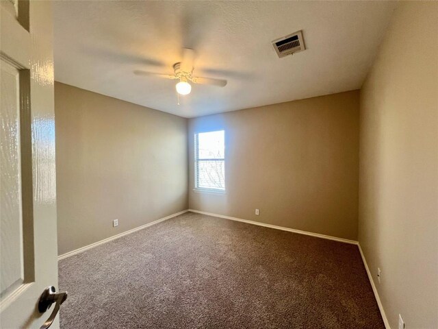 carpeted empty room featuring ceiling fan