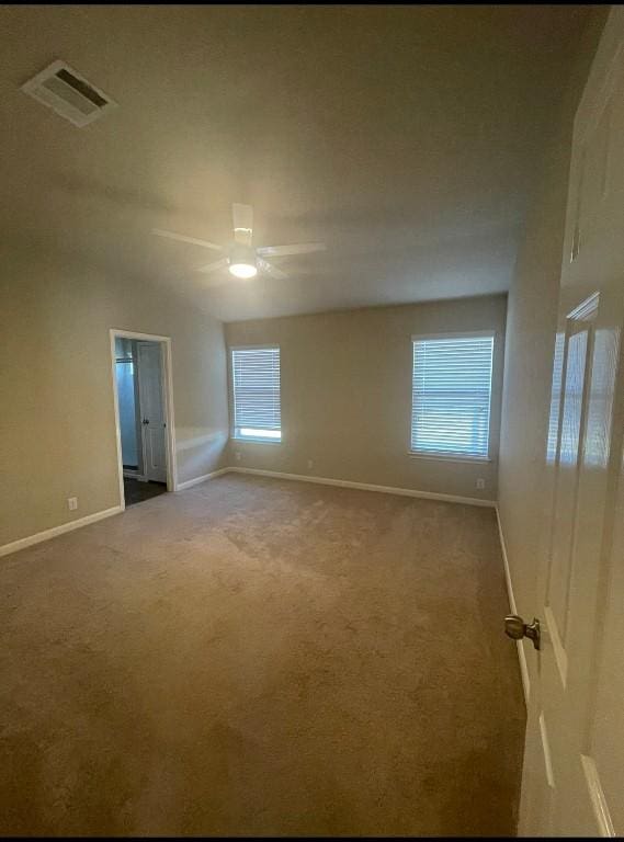 unfurnished room with carpet flooring and ceiling fan