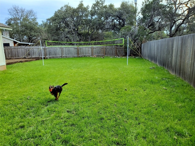 view of yard featuring a fenced backyard