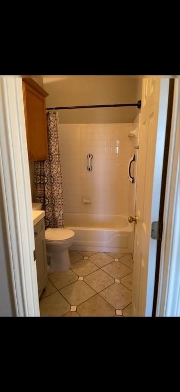 full bathroom featuring tile patterned flooring, vanity, shower / bathtub combination with curtain, and toilet