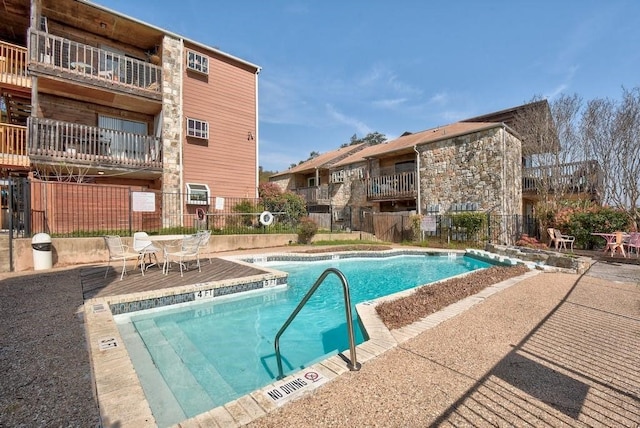 view of swimming pool