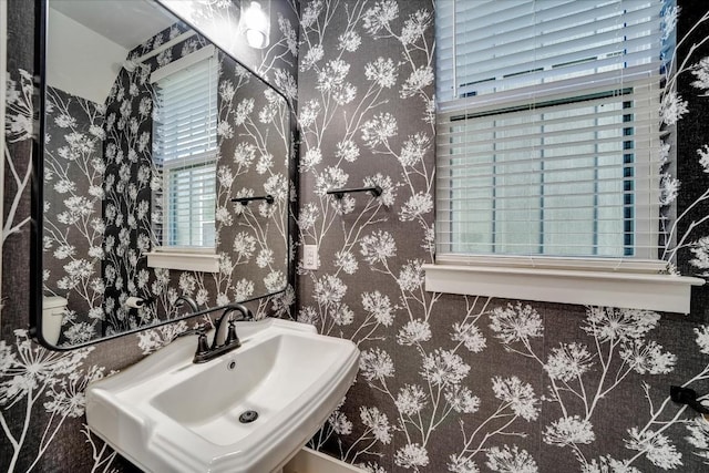 bathroom featuring sink and toilet