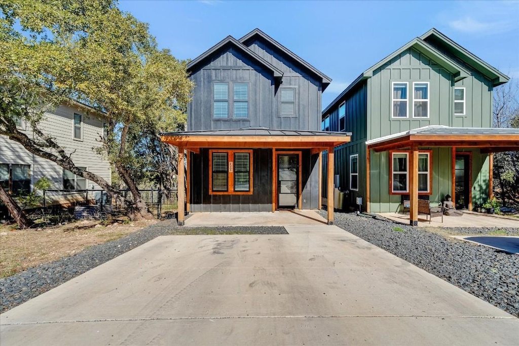 view of front of house with a porch