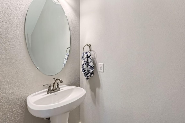 bathroom featuring sink