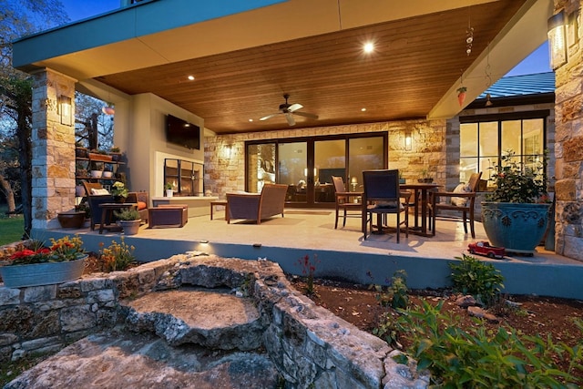 view of patio with ceiling fan and outdoor dining space