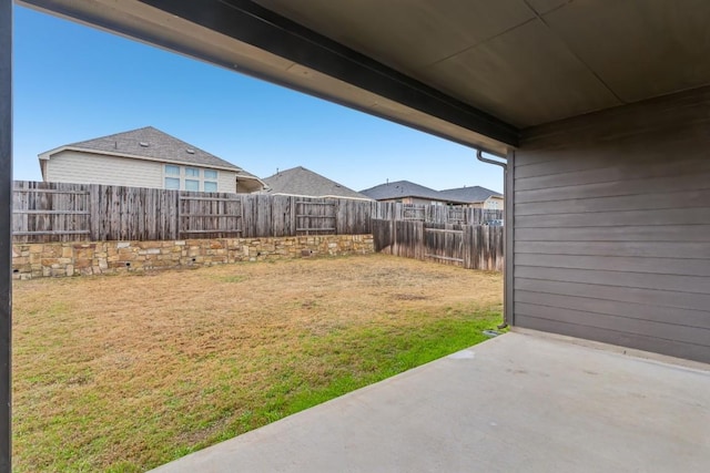 view of yard featuring a patio