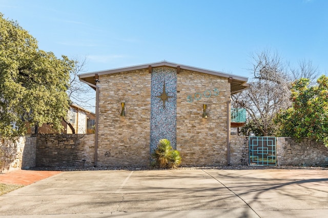 view of home's exterior