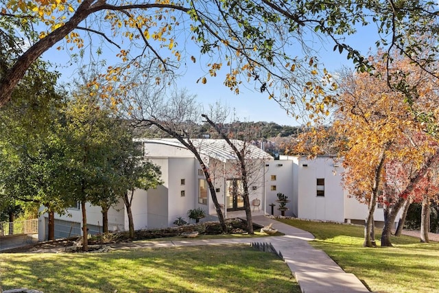 view of front of house with a front yard