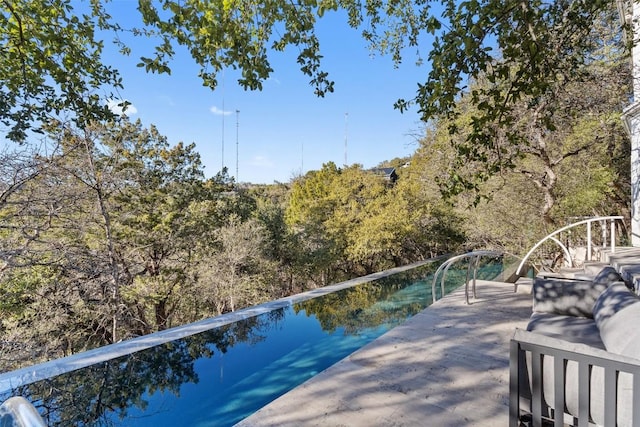 2102 N Oak Canyon Rd, Austin, TX 78746 - exterior space