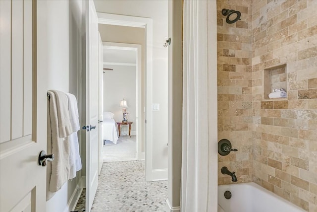 bathroom featuring tiled shower / bath combo