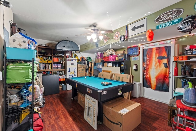 rec room featuring dark hardwood / wood-style flooring, billiards, and ceiling fan