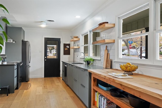 kitchen with open shelves, stainless steel appliances, gray cabinets, visible vents, and a sink