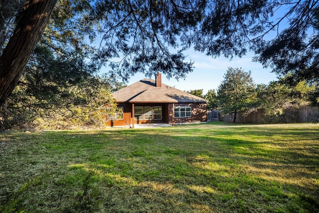 view of yard featuring a patio