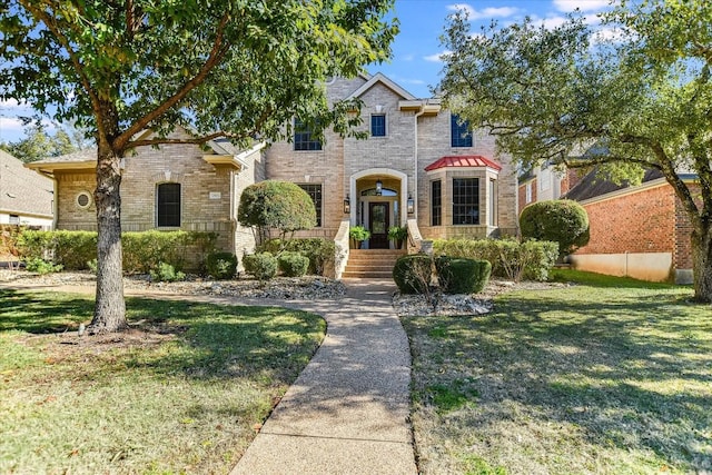 view of front of home featuring a front lawn