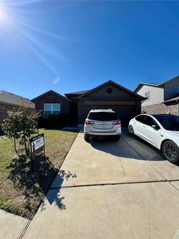 view of front of home featuring a garage and a front yard