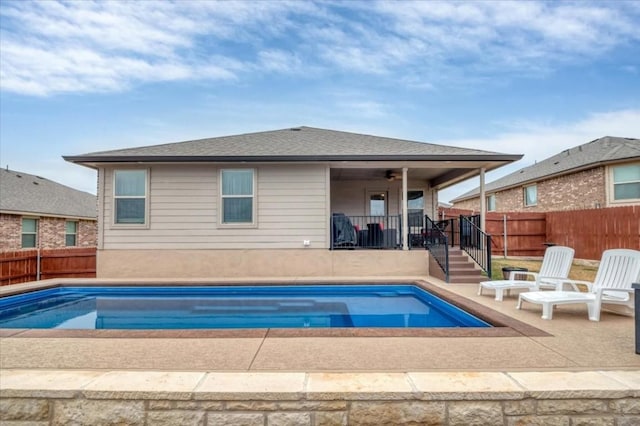 view of swimming pool with a patio area and ceiling fan