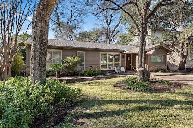 ranch-style home with a front lawn