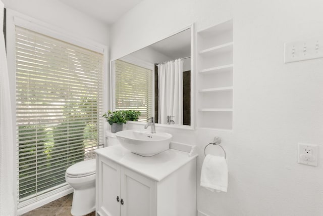 2105 Bowman Ave, Austin, TX 78703 - full bathroom featuring vanity, toilet, and curtained shower