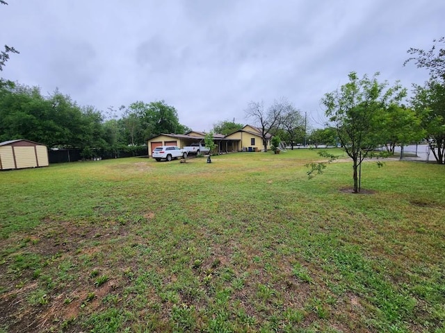 view of yard featuring a storage unit