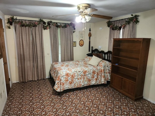 bedroom with ceiling fan