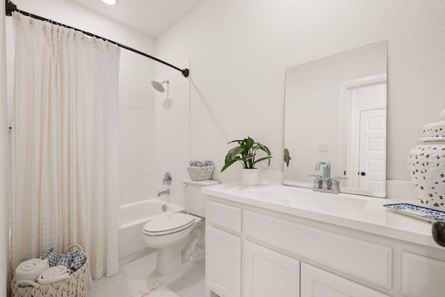 full bathroom with shower / tub combo with curtain, vanity, and toilet