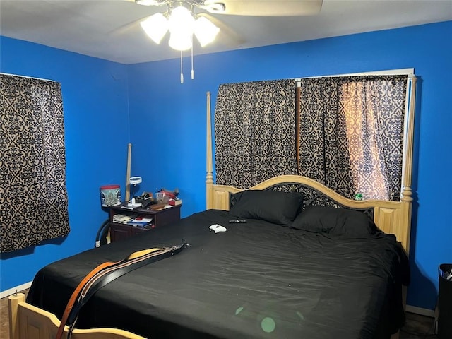 bedroom with ceiling fan