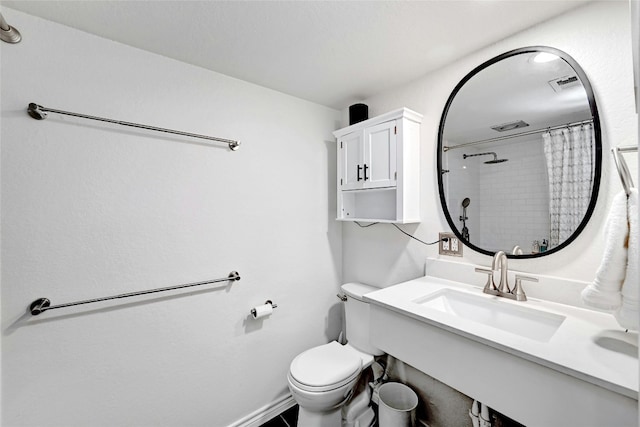 bathroom featuring sink, curtained shower, and toilet