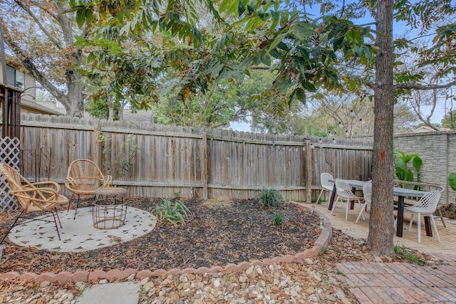 view of yard with a patio area