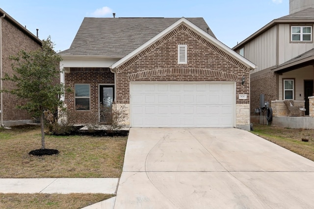 view of front of home featuring a front lawn