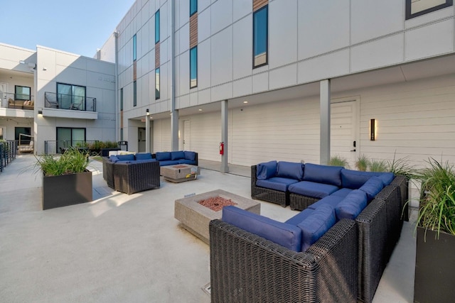 view of patio featuring an outdoor living space with a fire pit