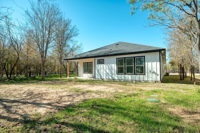 rear view of house featuring a lawn