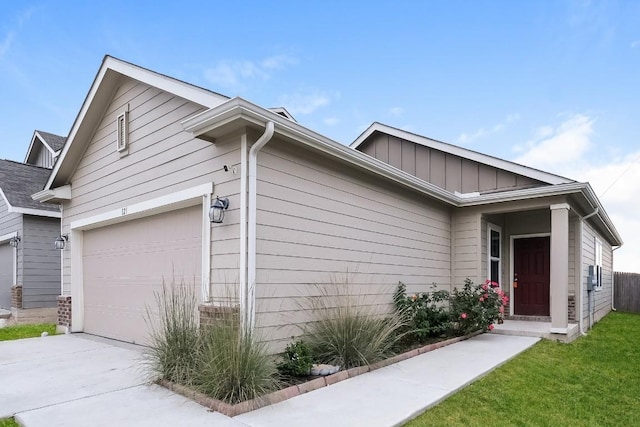 view of front facade with a garage