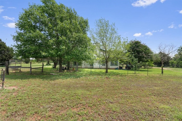 view of yard featuring a rural view