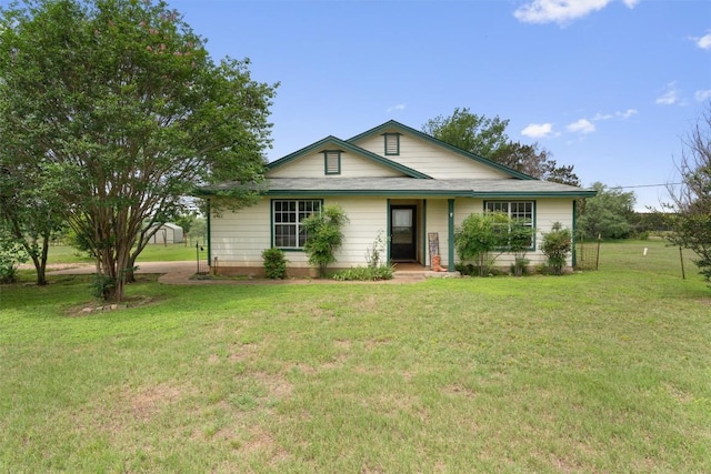 ranch-style house featuring a front lawn