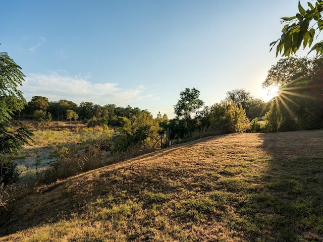 view of yard featuring a rural view