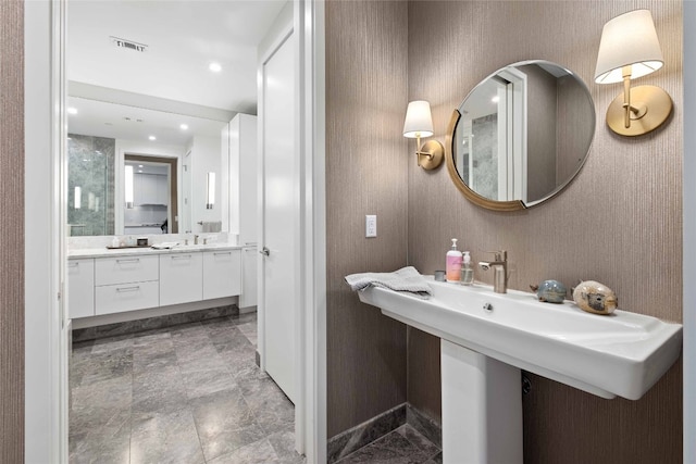 bathroom featuring sink