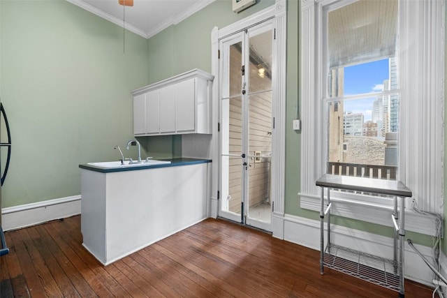 washroom featuring a baseboard heating unit, ornamental molding, sink, and dark hardwood / wood-style flooring