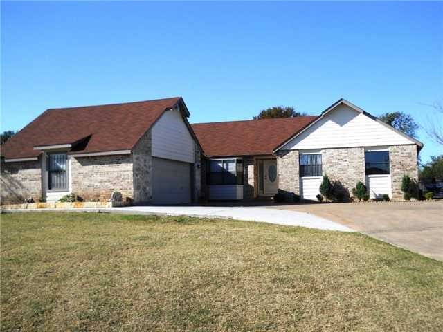 view of front of property featuring a garage and a front yard