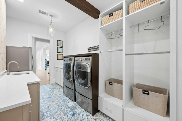 laundry room featuring washer and clothes dryer and sink