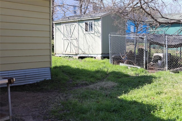 view of yard with a storage shed